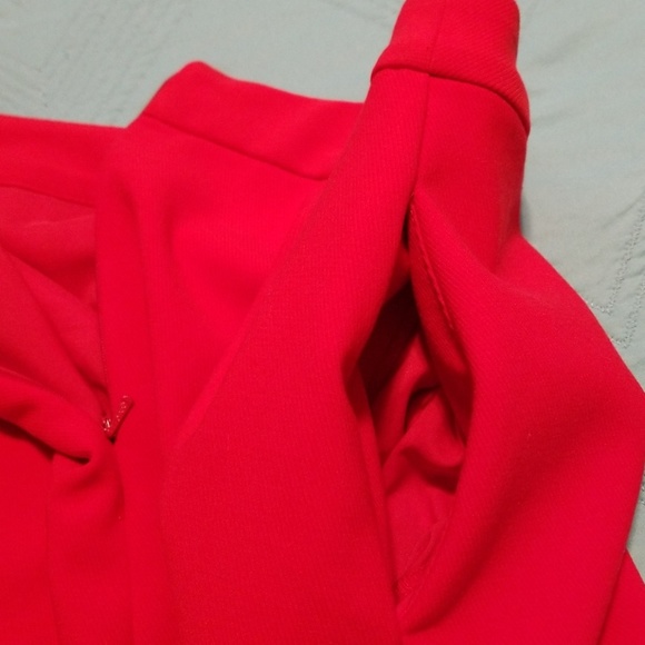 Halogen Red "Wrap" skirt with full size pockets - Picture 4 of 5